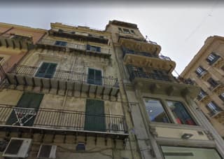 GuestHost - Vittorio Emanuele & Via Roma Colorful Apartment