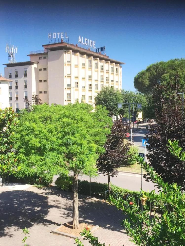 Hotel Ristorante Alcide — photo 1 of 51