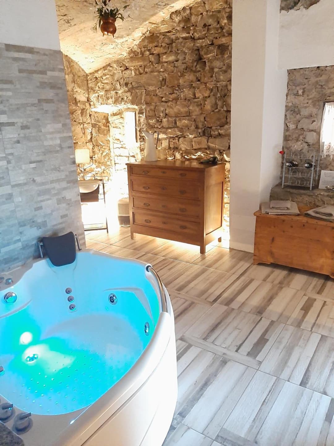 La grotta dell'Antica Calvasino - Jacuzzi — photo 1 of 1