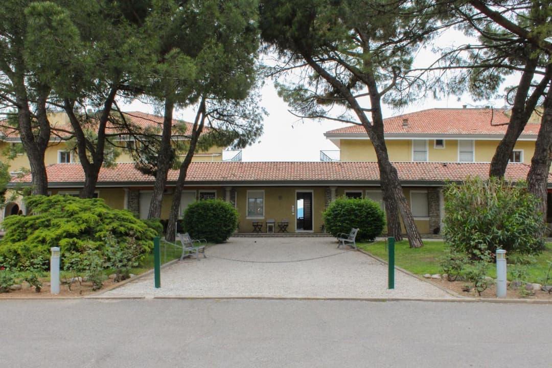 LA REGGIA — photo 1 of 23