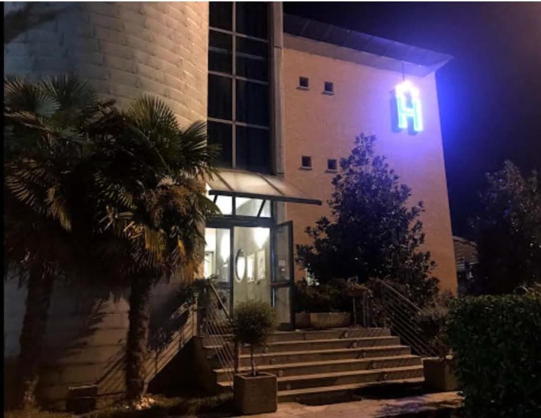 Mini Hotel — photo 1 of 15