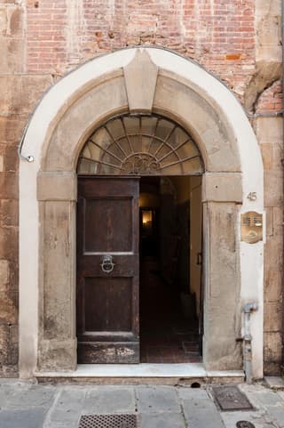 Hostly - Garden House near the Tower - Historical house with Private Garden