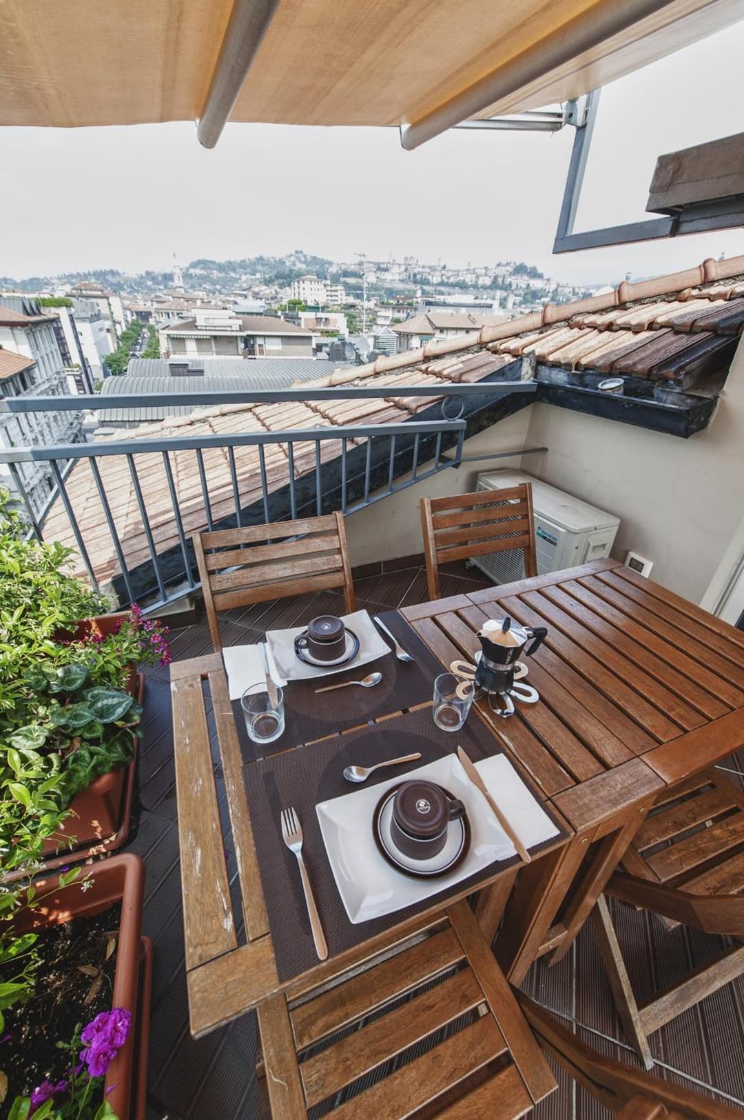 Cute & Cozy Terrace — photo 1 of 1