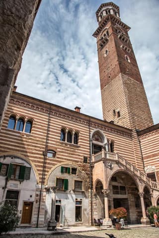 Aurelia Luxury - Piazza delle Erbe