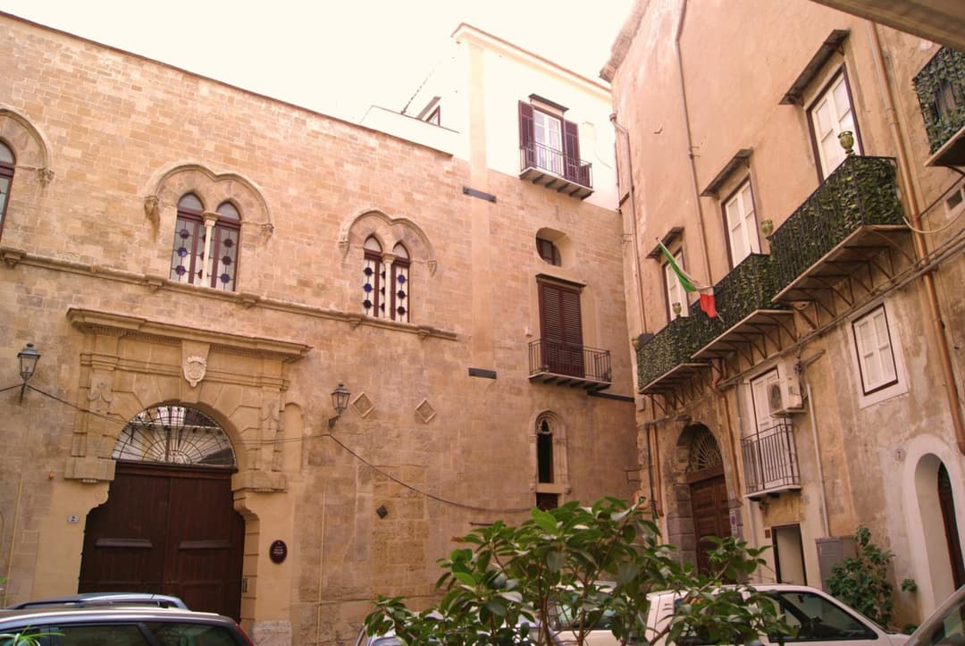 BeeClaire Guest House — photo 1 of 1