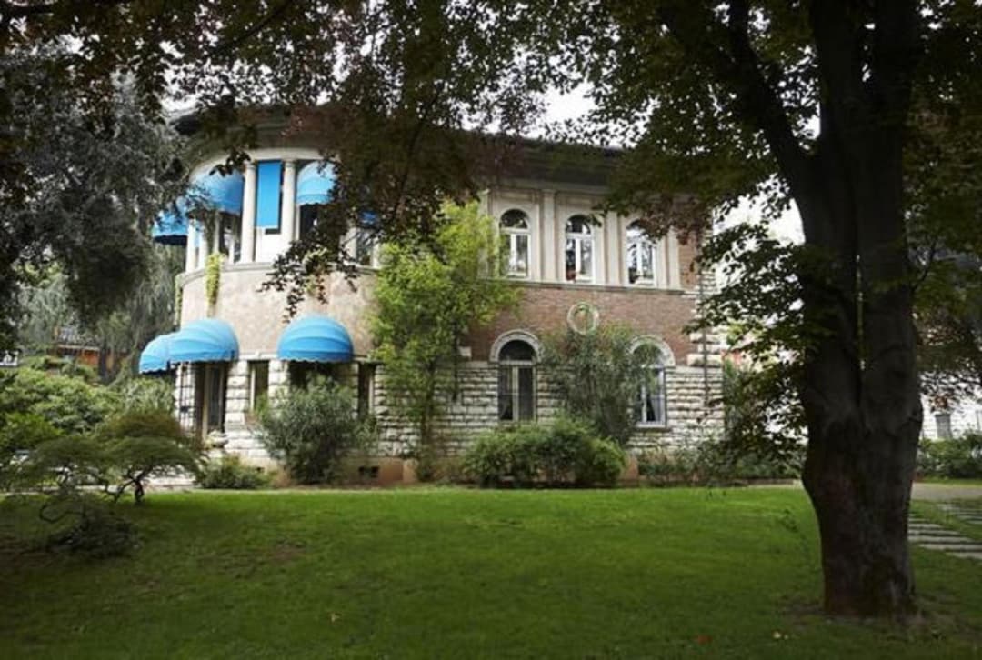 Villa V — photo 1 of 28