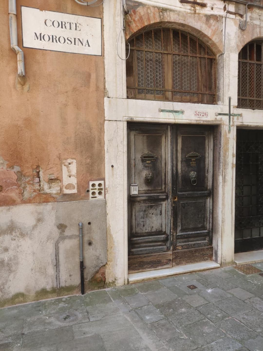 Charming large palazzo in center Venice for up to 9 people — photo 1 of 44