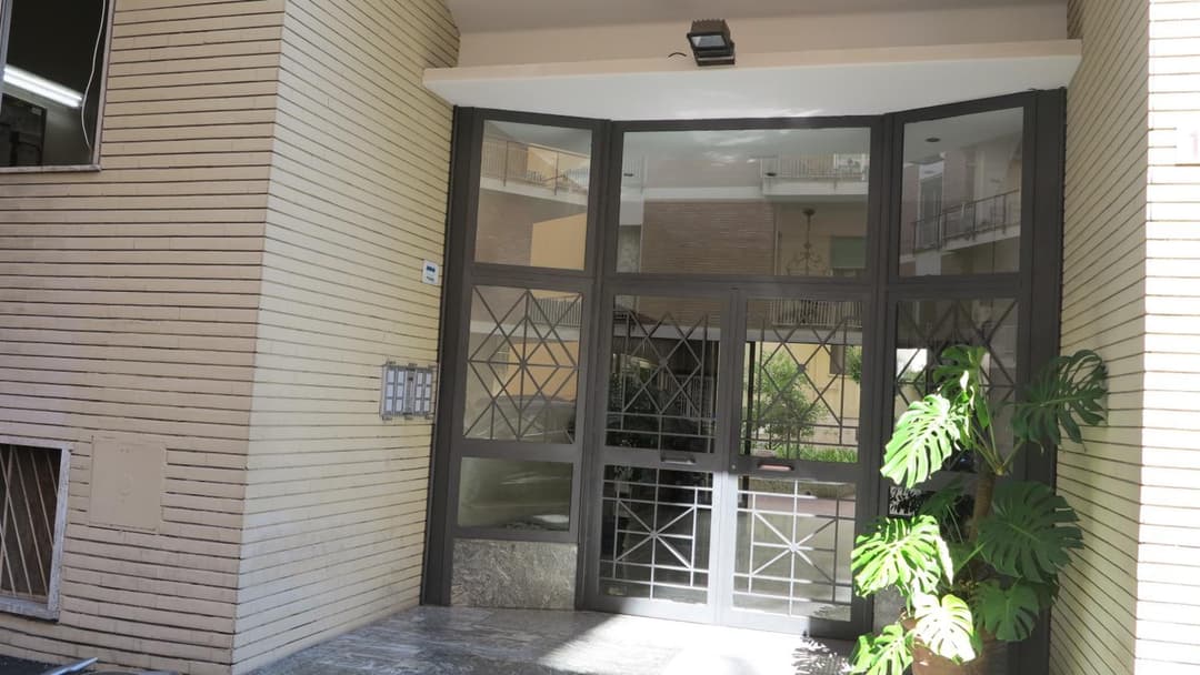 Spacious panoramic apartment - half way Center-Vomero district — photo 1 of 1