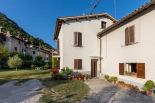 GuestHost - Borgo Santa Lucia Apartment with Private Parking & Garden