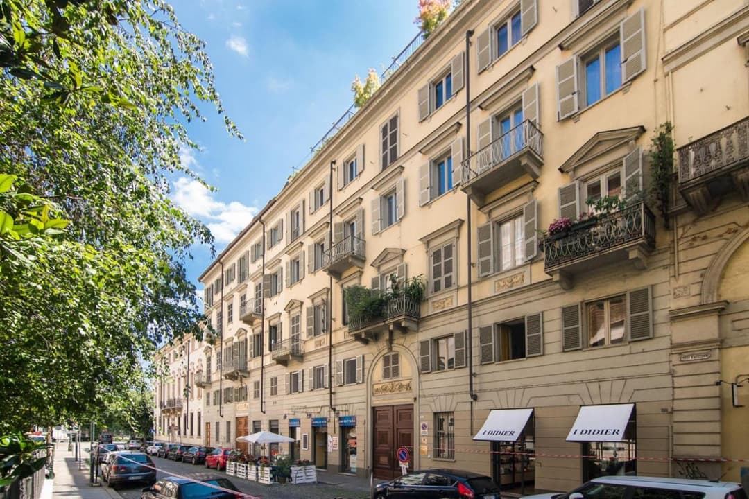 GuestHost - Piazza Vittorio Veneto Elegant Flat — photo 1 of 26