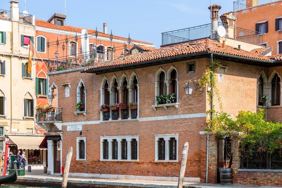 Palazzina Veneziana — photo 1 of 51