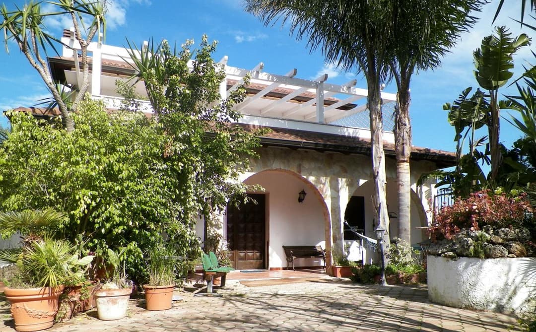 Villa Casa Vacanze Fiore — photo 1 of 129