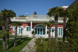 Unico Serrone Palace