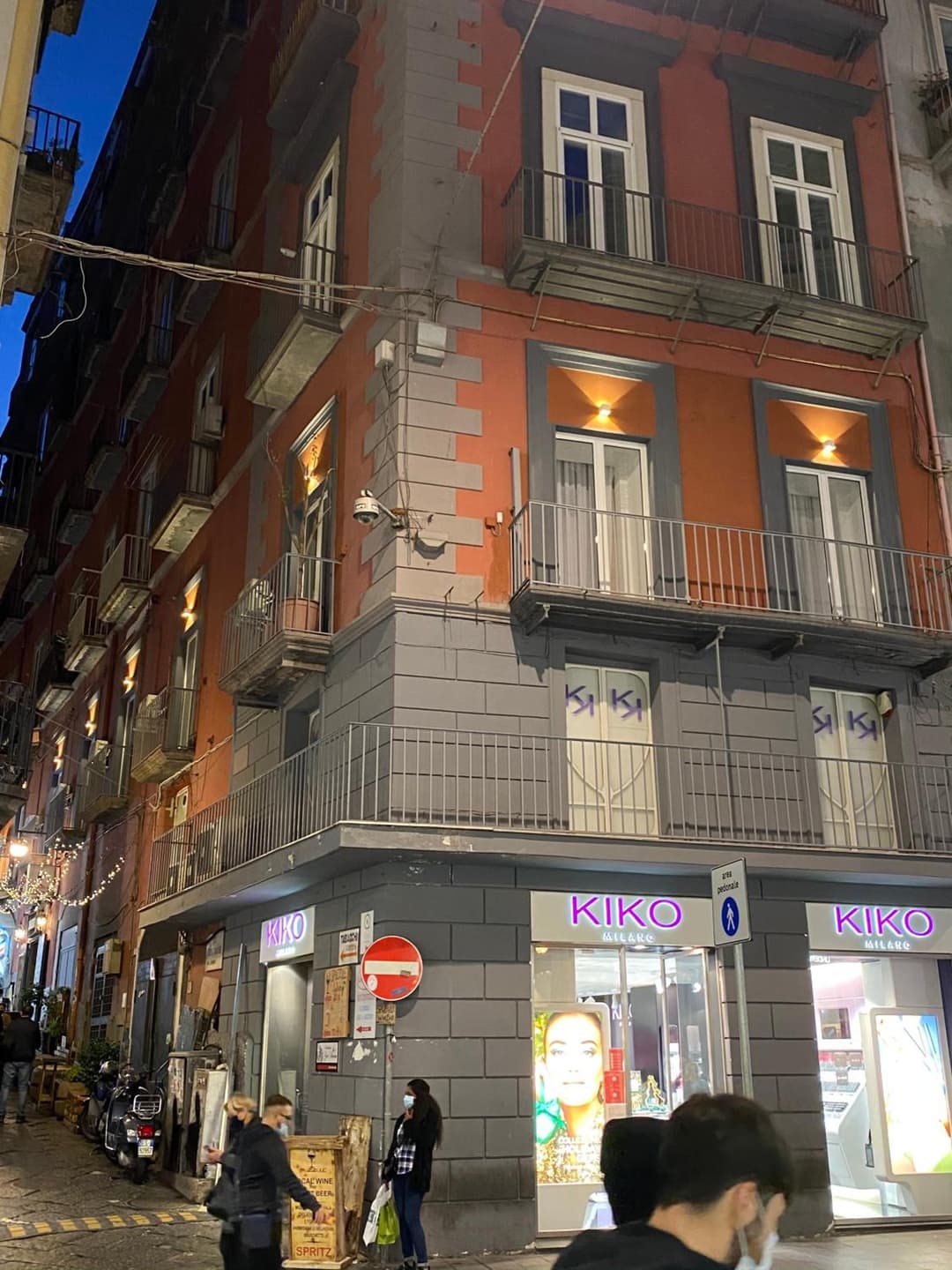 Salotto Toledo — photo 1 of 1