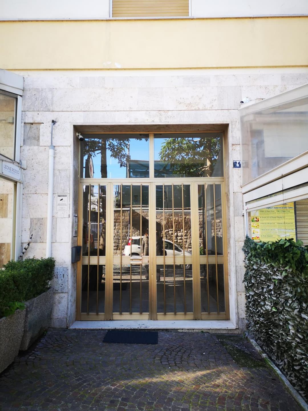 LUXURY NAPOLITANO — photo 1 of 1