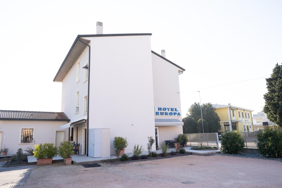 Hotel Europa — photo 1 of 49