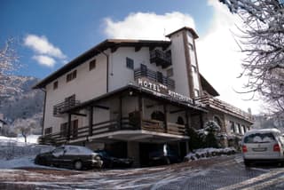 Hotel Ristorante Sassi Rossi