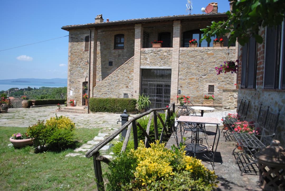 Casale sul Lago Trasimeno — photo 1 of 1