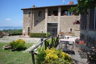 Casale sul Lago Trasimeno