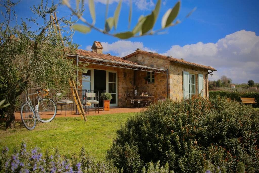 La Casina della Quercia, Your Tuscan Oak Tree House — photo 1 of 1