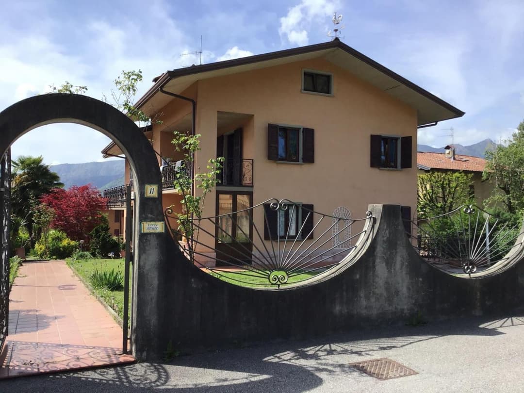 Villa Romeo - Acero Rosso — photo 1 of 57