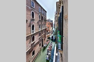 Leoncini with a wonderful canal view