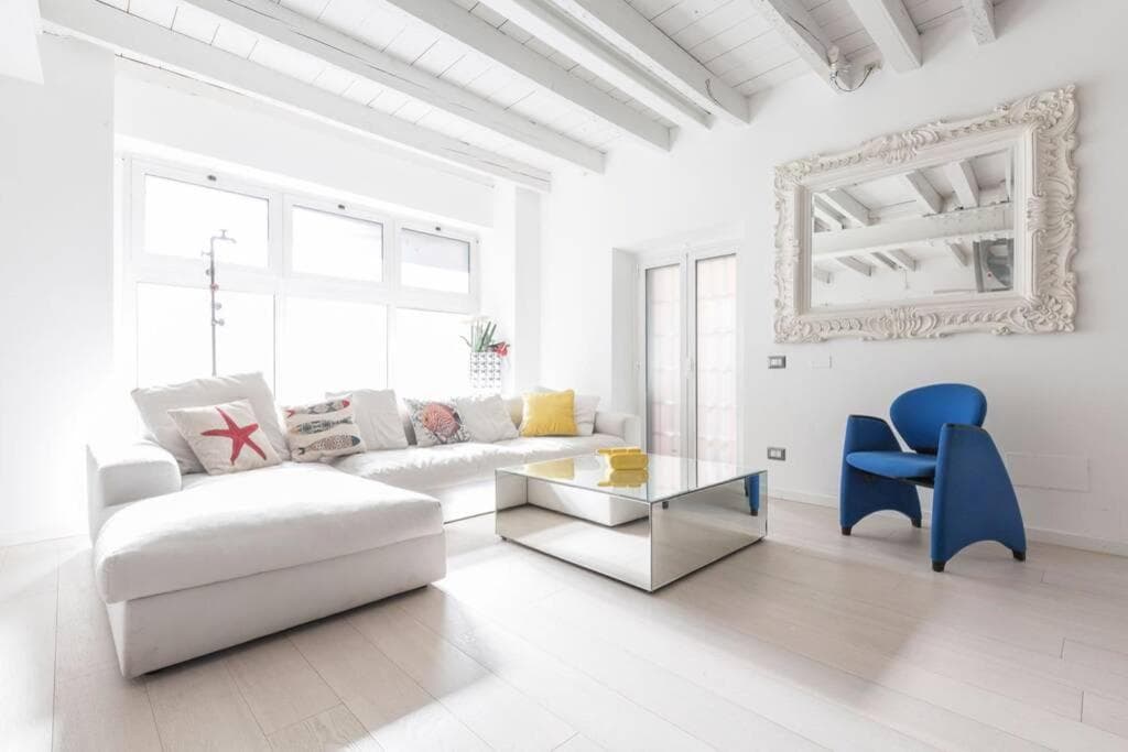 Unique 4 Storey House on Naviglio 4Bd, 4Bt — photo 1 of 1