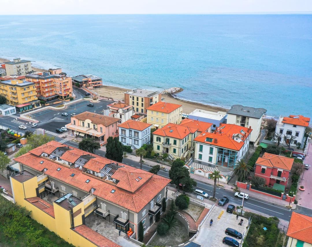 Casa AUREA Tre Posti Letto a 30 metri dal Mare — photo 1 of 42