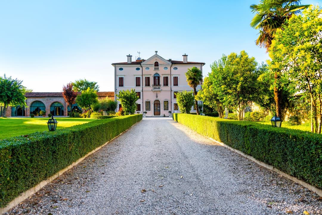 Villa Bongiovanni — photo 1 of 19