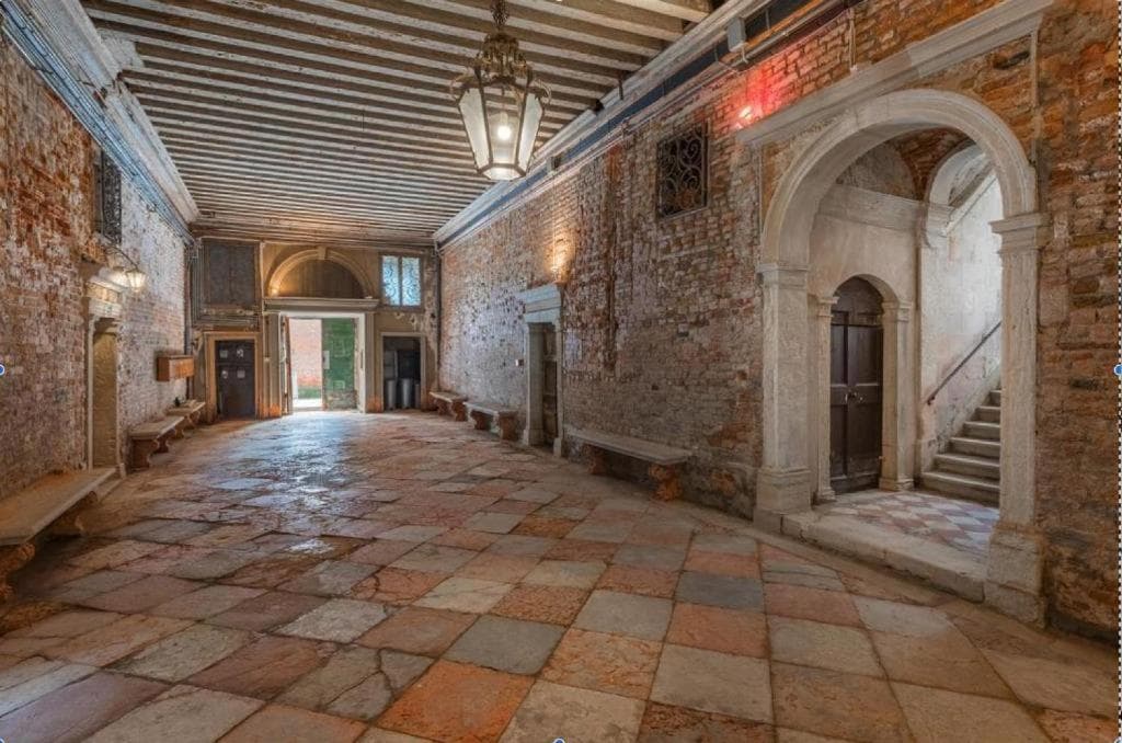 Bellissimo appartamento in Palazzo Storico — photo 1 of 67