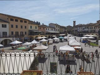 Casa Remo - dolce soggiorno nella Piazza di Greve