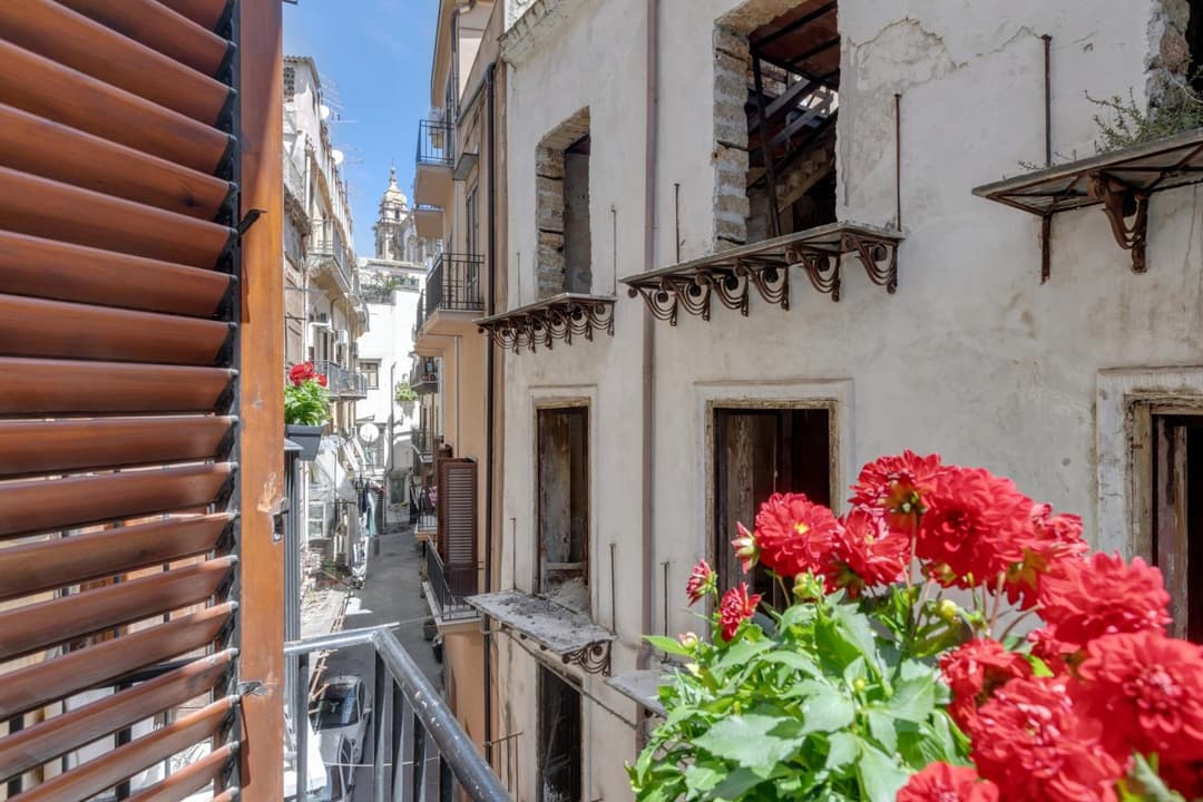 GuestHost - Vucciria Market Apartment with Balconies — photo 1 of 1