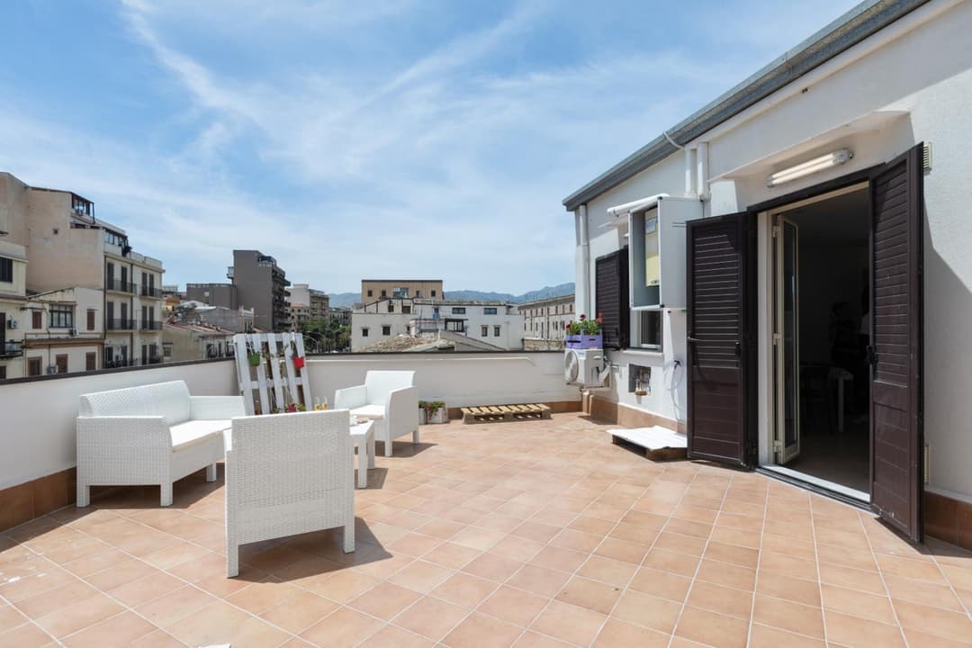 GuestHost - BallarHost - Ballarò Market Terrace Apartment — photo 1 of 1