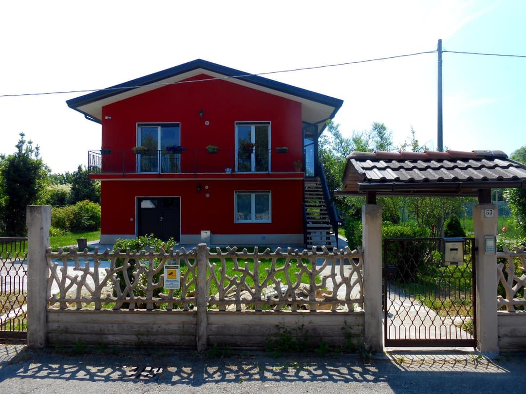 VCE House — photo 1 of 45