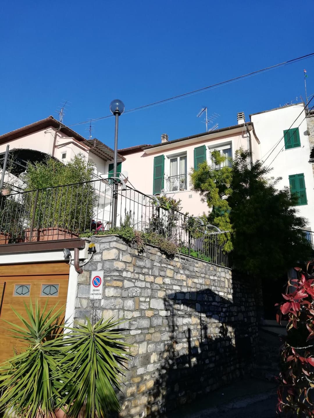 Monolocale con giardino e parcheggio privato CITRA zero zero ottanta trentuno LT 0281 — photo 1 of 47