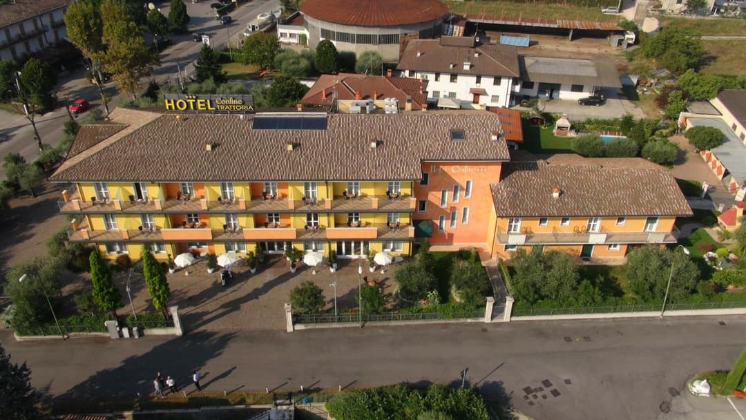 Hotel Confine — photo 1 of 45