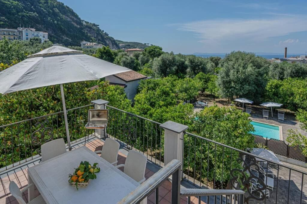 Casa Gege', for up to 5 guests, shared pool, Sorrento center — photo 1 of 1