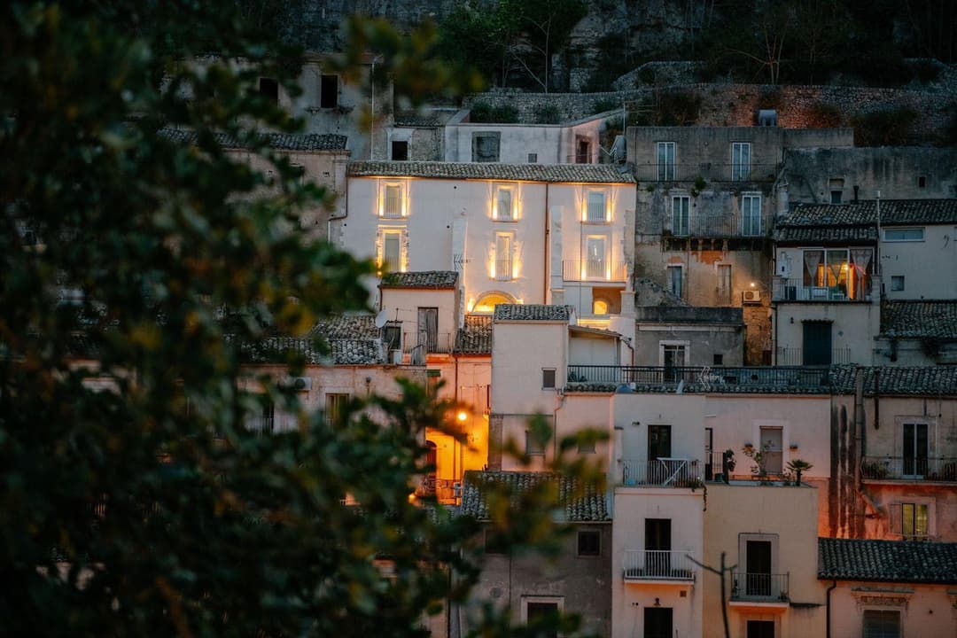 IBLA ROOMS — photo 1 of 1