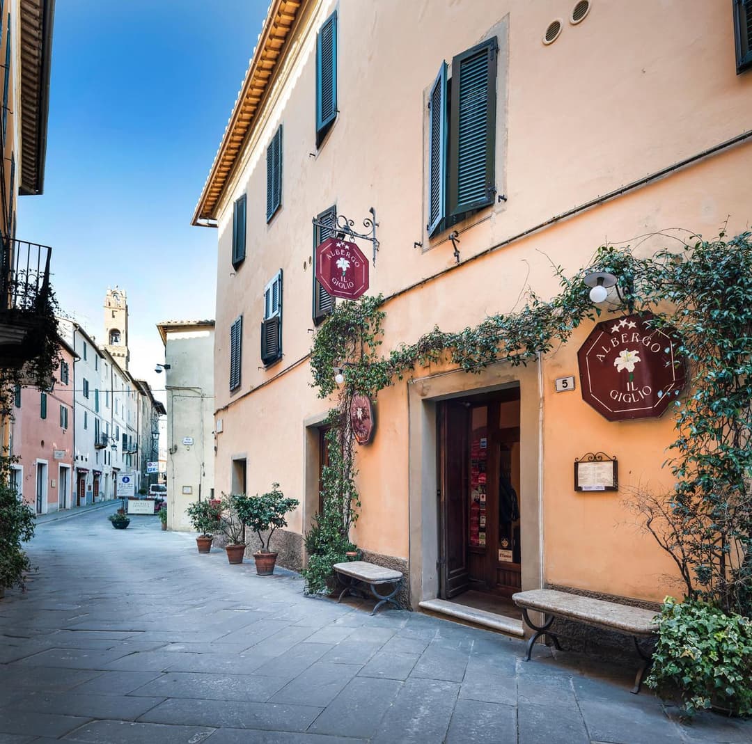 Albergo Il Giglio — photo 1 of 45