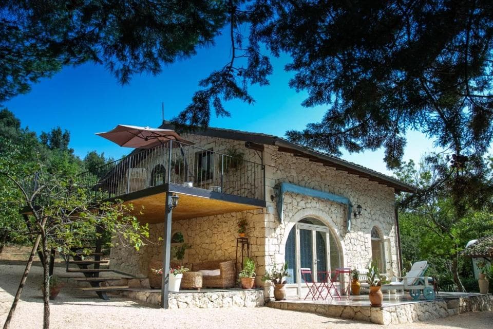 Villa Neli, Palazzolo Acreide, Siracusa, Hot Tub, Wi-Fi & Parking — photo 1 of 1