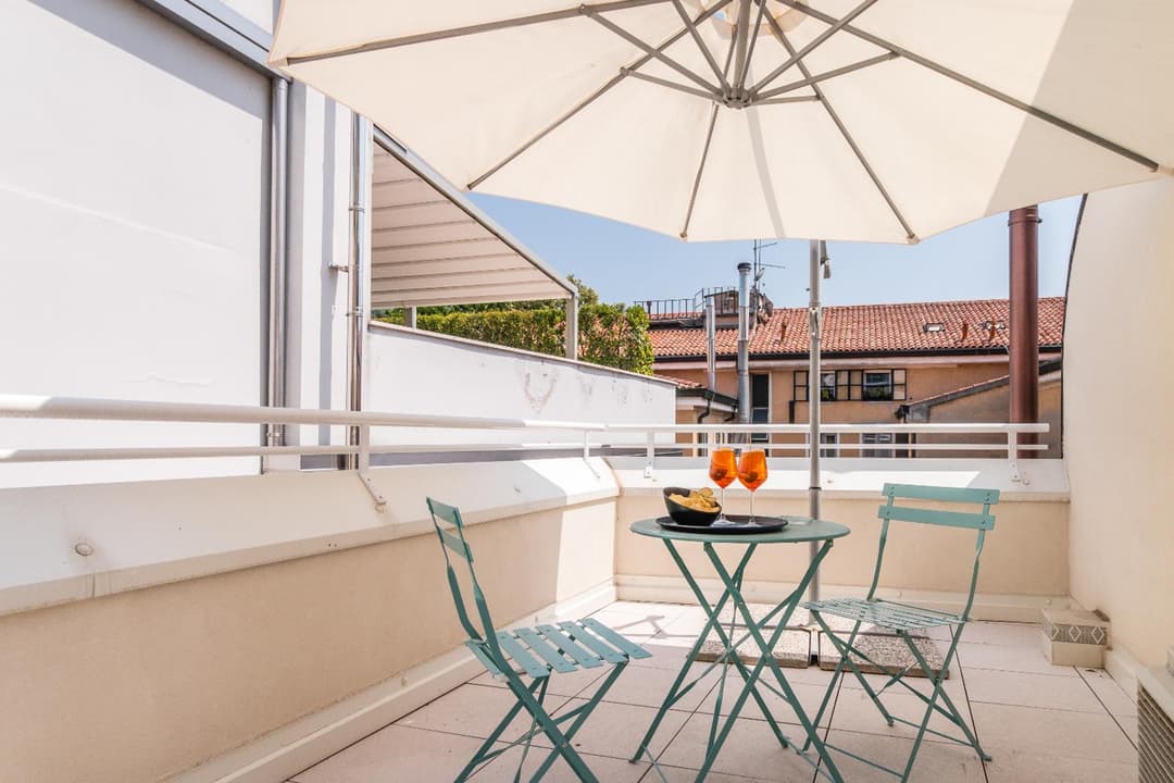 Blooms Botanical Rooms — photo 1 of 1