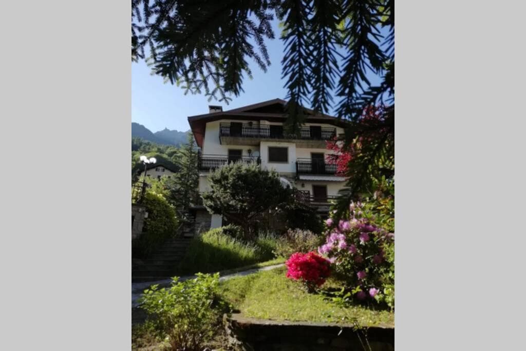 Ferrari's: bright apartment with magnificent view — photo 1 of 22