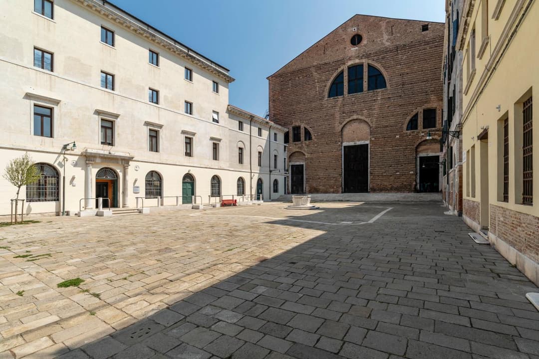 Ca’ Cappello Venetian Apartment M02074212072 — photo 1 of 25