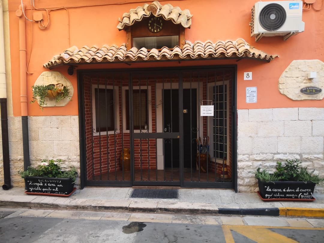 ROBERTO's Guest House — photo 1 of 1