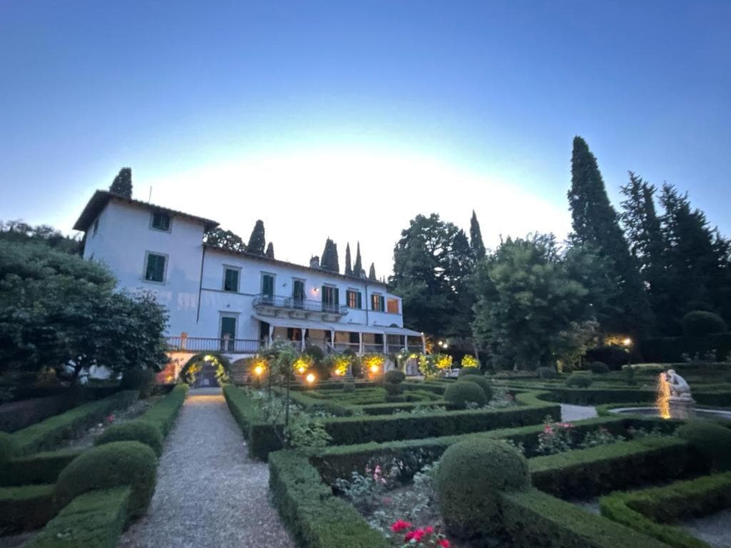 3bdrm luxury Apartment in Tuscan Villa,Private Estate, shared Swimmingpool — photo 1 of 1