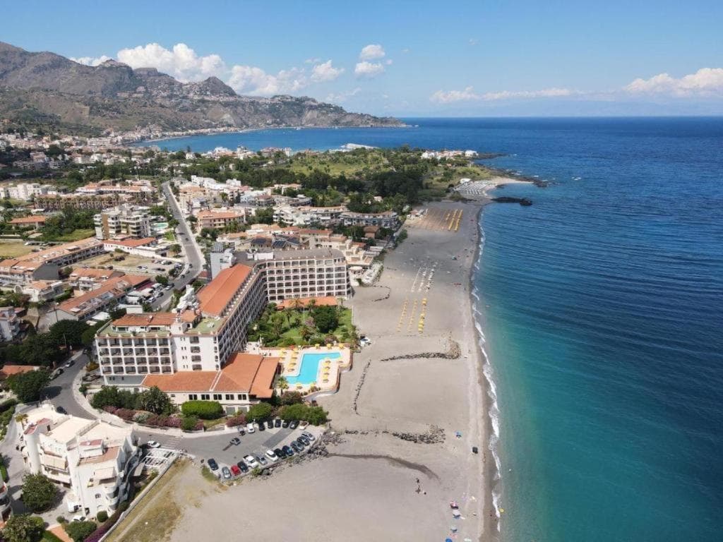 NAXOS GLAMOUR APARTMENT with terrace, parking and Etna View — photo 1 of 1