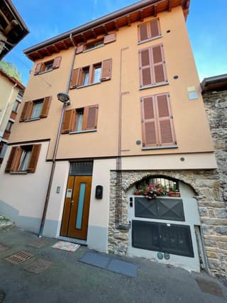 LA CASA DI PUCCI nel borgo affrescato di PARLASCO
