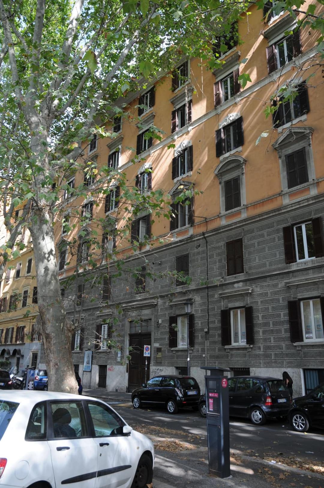 Vatican Townhouse — photo 1 of 1