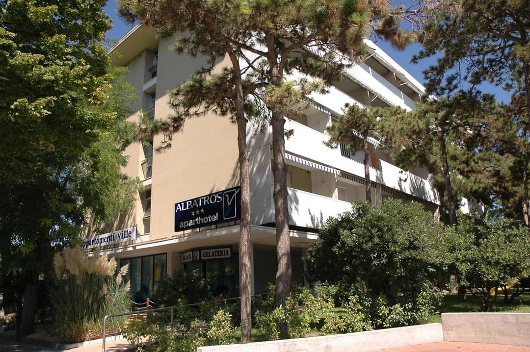 Aparthotel Albatros — photo 1 of 31
