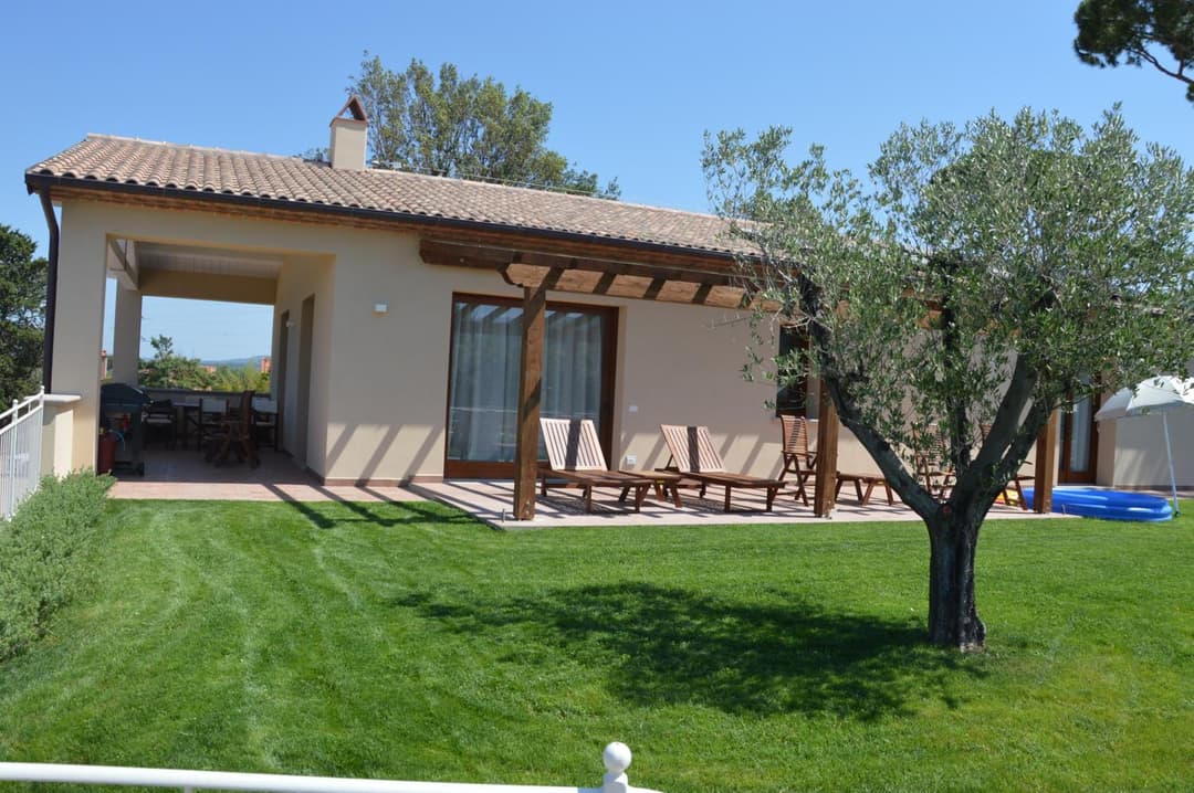 Le Bozze -Villa Jenny con WI-FI, posto auto, piscina a sfioro a Castagneto Carducci — photo 1 of 1